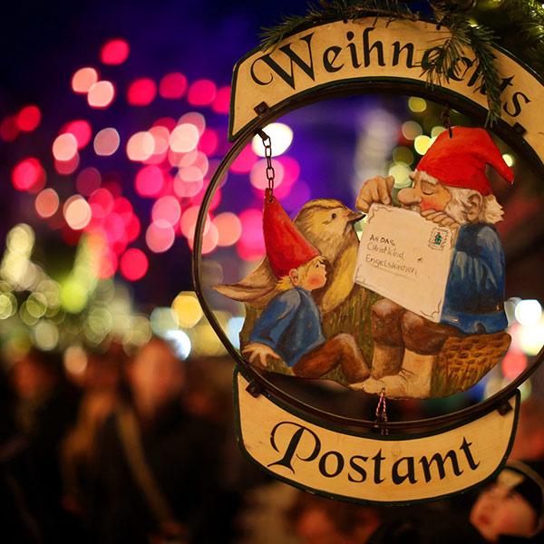 Christmas Post Office sign – Toy laneway (‘Spielzeuggasse’) at Alter Markt